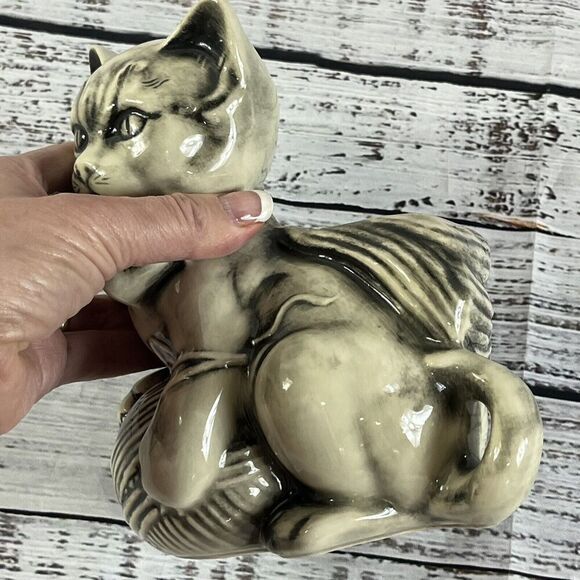 Vintage McCoy Black & Grey Cat With Ball Of Yarn Figurine Vase Planter #3026 - Picture 8 of 13